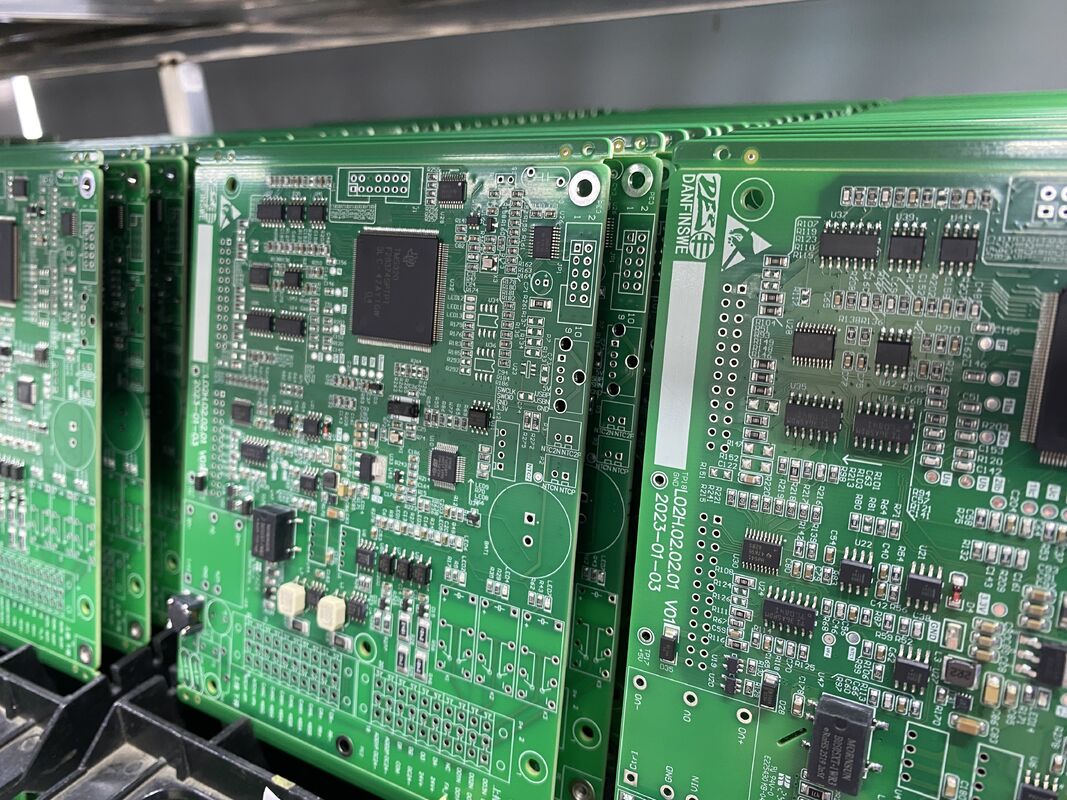 মিনি হোল ব্যাসার্ধ 01 মিমি যোগাযোগ পিসিবি সমাবেশ 6 স্তর উচ্চ Tg170 এবং উচ্চ Tg180 যোগাযোগ ডিভাইসের জন্য অপ্টিমাইজ করা