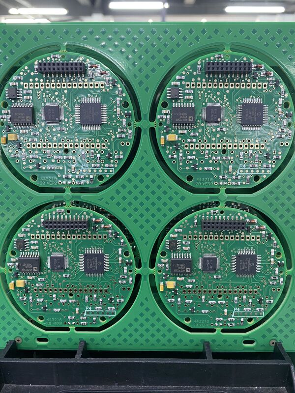 কপার ৪ওজেড ইন্ডাস্ট্রিয়াল পিসিবি অ্যাসেম্বলি কাস্টমাইজড হ্যাঁ জটিল ইলেকট্রনিক অ্যাপ্লিকেশনের সমাধান এবং টেকসই সার্কিট বোর্ডের জন্য